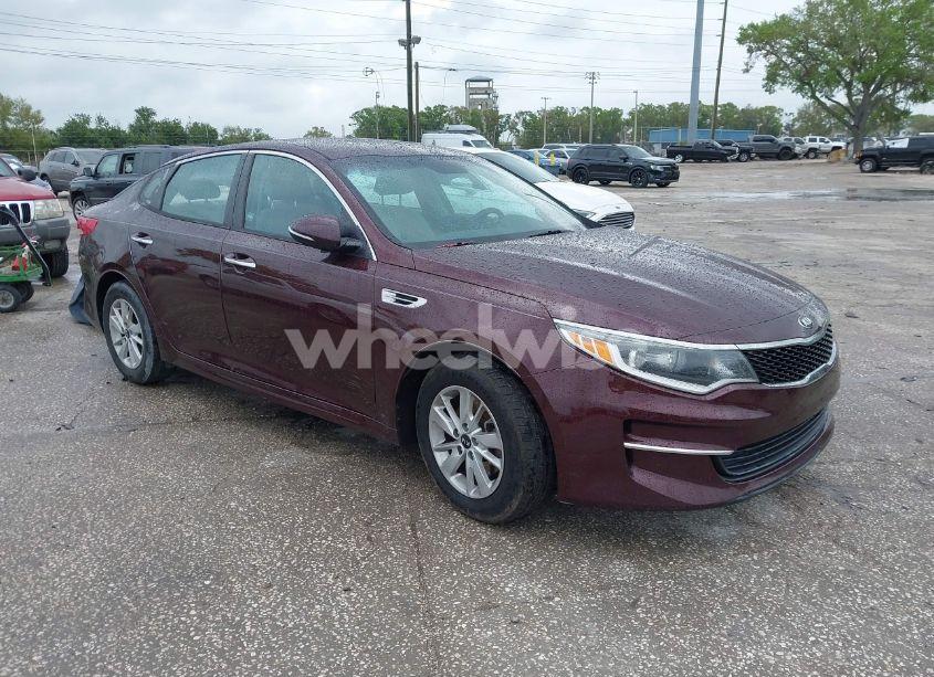 2016 Kia Optima LX (VIN 5XXGT4L36GG121370) main photo