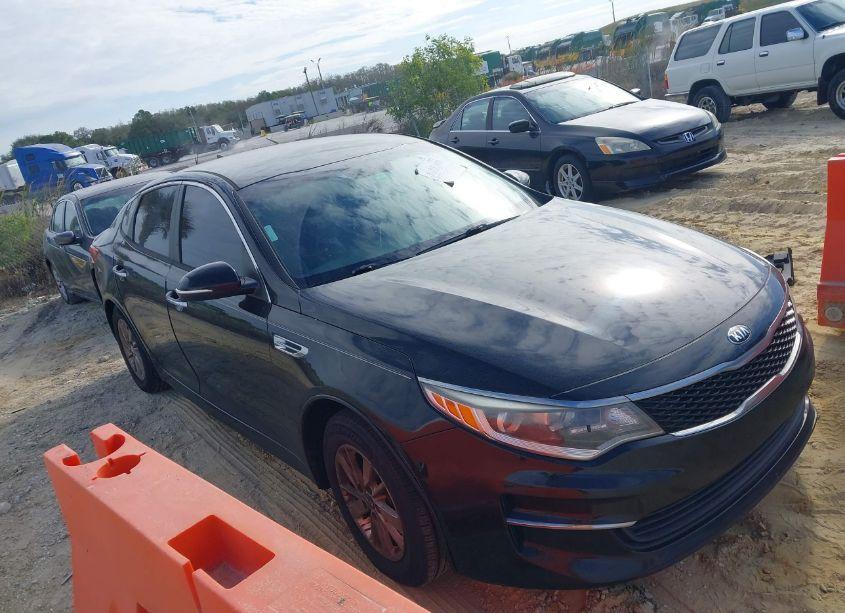 2017 Kia Optima LX (VIN 5XXGT4L36HG131706) main photo