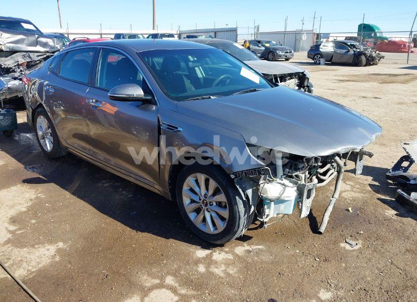 2017 Kia Optima LX (VIN 5XXGT4L36HG133181) main photo