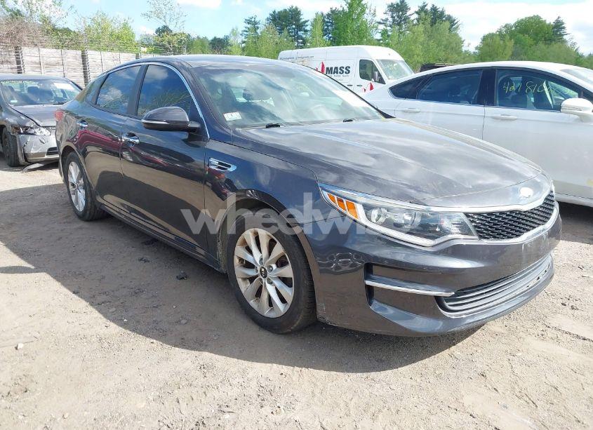 2017 Kia Optima LX (VIN 5XXGT4L36HG133813) main photo