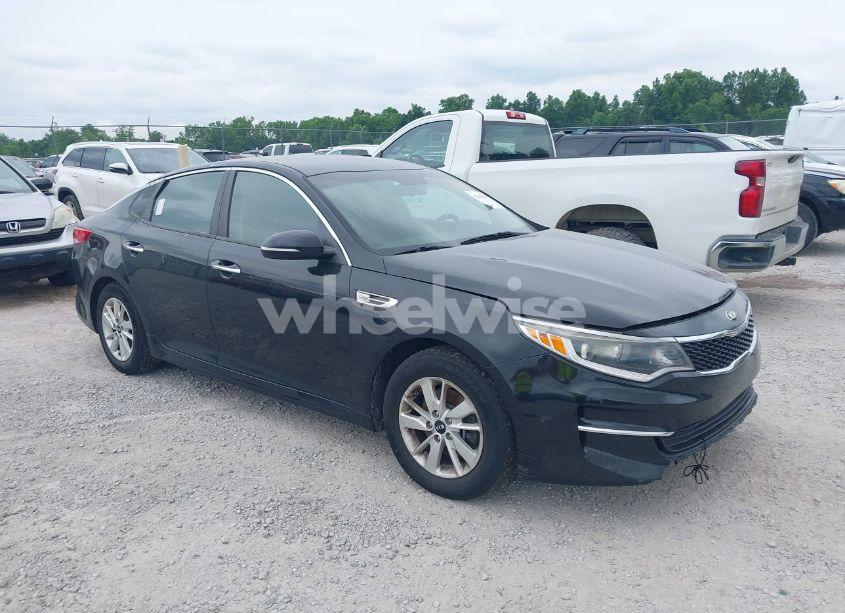 2017 Kia Optima LX (VIN 5XXGT4L36HG152832) main photo