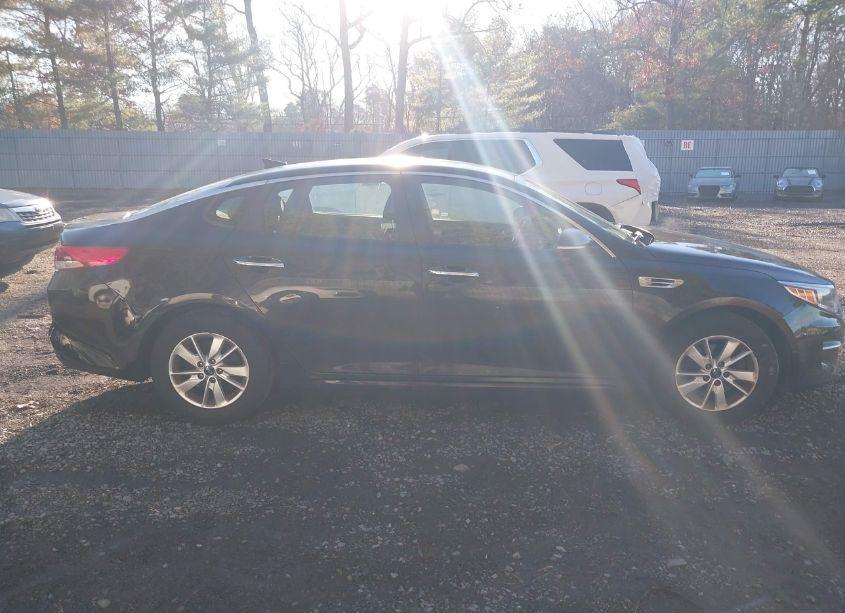 Photo 13 of 2017 Kia Optima LX (VIN 5XXGT4L36HG157075)