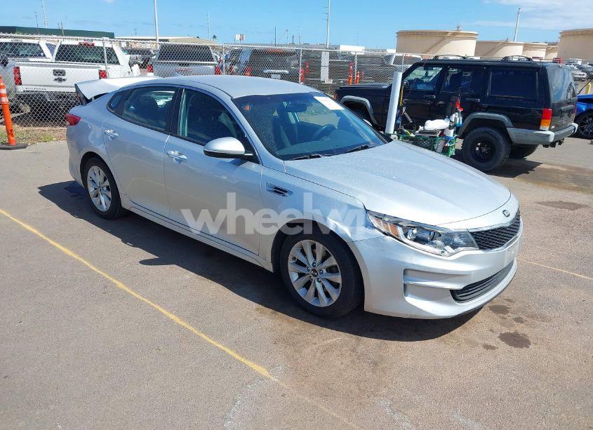2017 Kia Optima LX (VIN 5XXGT4L36HG164429) main photo