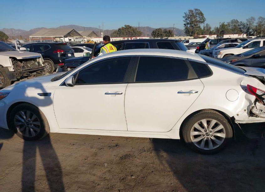 Photo 15 of 2018 Kia Optima S (VIN 5XXGT4L36JG187120)