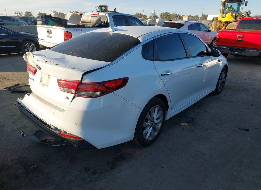 Photo 4 of 2018 Kia Optima S (VIN 5XXGT4L36JG187120)