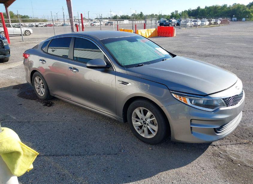 Photo 13 of 2018 Kia Optima LX (VIN 5XXGT4L36JG196108)