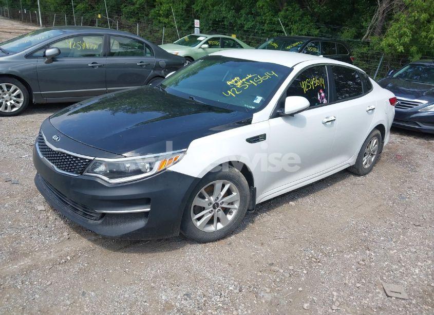 Photo 2 of 2018 Kia Optima LX (VIN 5XXGT4L36JG210914)