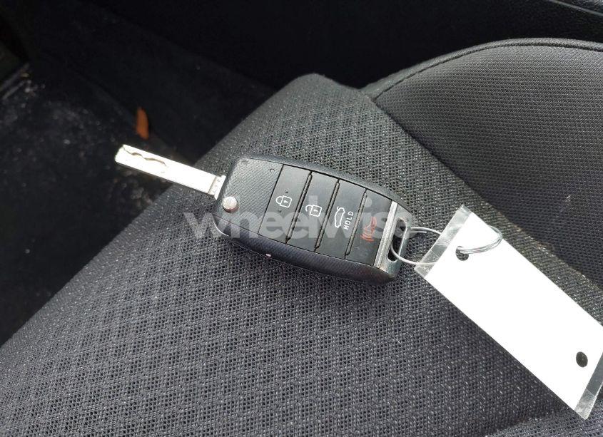 Photo 11 of 2018 Kia Optima LX (VIN 5XXGT4L36JG222710)