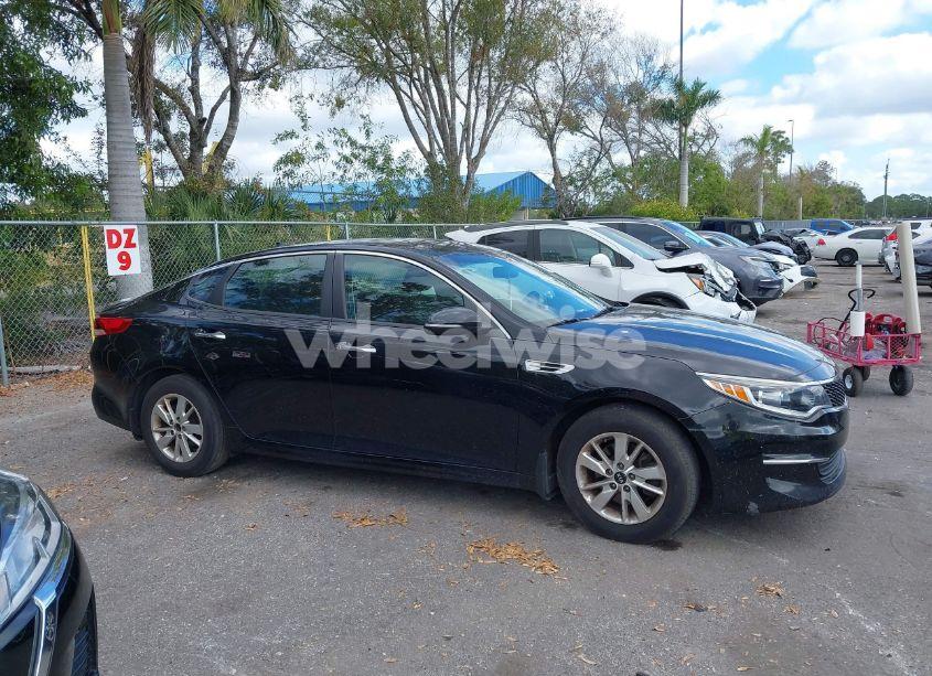 Photo 13 of 2018 Kia Optima LX (VIN 5XXGT4L36JG222710)