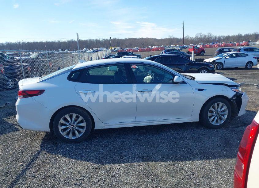 Photo 12 of 2018 Kia Optima S (VIN 5XXGT4L36JG234209)