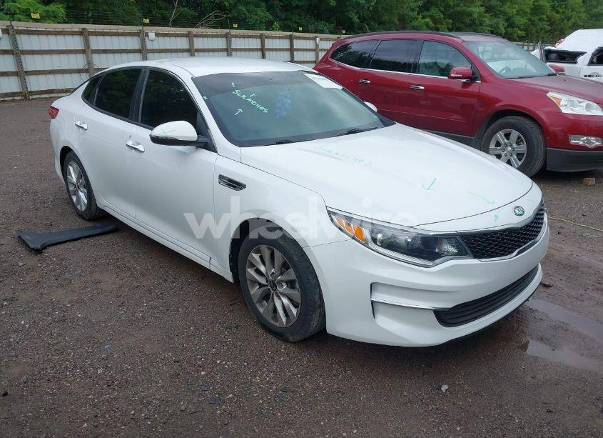 2018 Kia Optima LX (VIN 5XXGT4L36JG265878) main photo