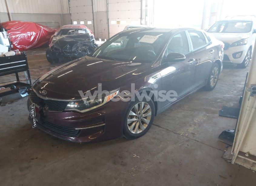 Photo 2 of 2018 Kia Optima LX (VIN 5XXGT4L36JG274564)