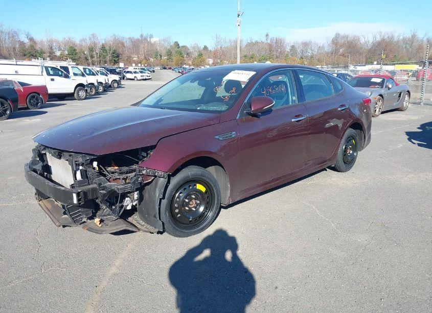 Photo 2 of 2019 Kia Optima LX (VIN 5XXGT4L36KG295027)