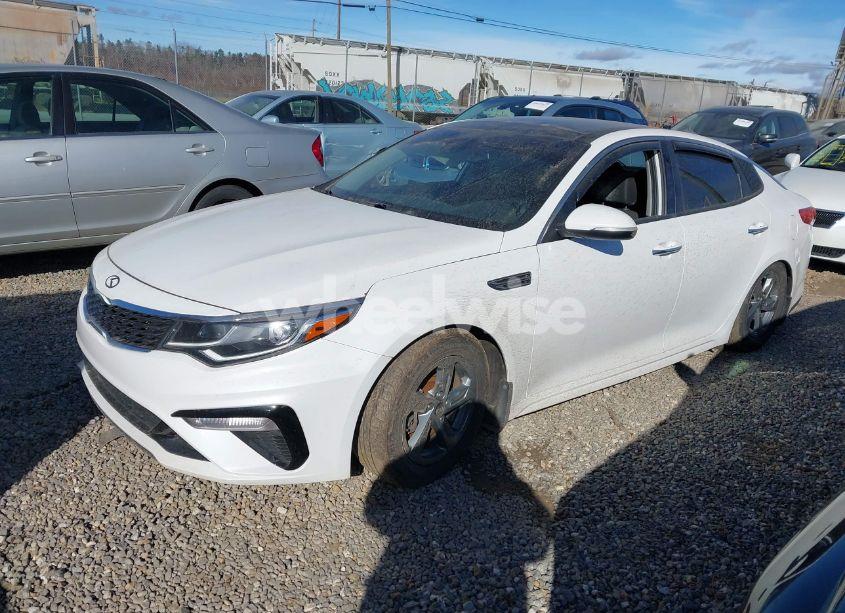 Photo 2 of 2019 Kia Optima LX (VIN 5XXGT4L36KG302686)