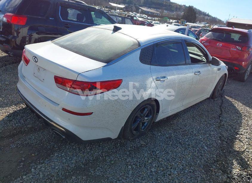 Photo 4 of 2019 Kia Optima LX (VIN 5XXGT4L36KG302686)