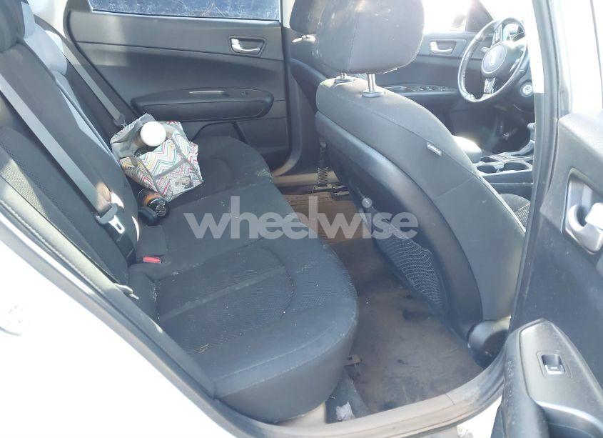 Photo 8 of 2019 Kia Optima LX (VIN 5XXGT4L36KG302686)