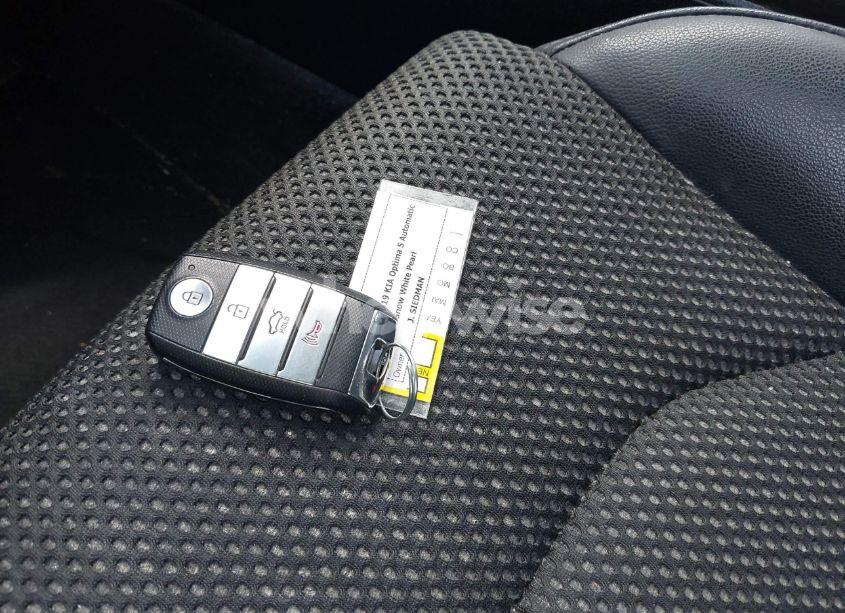 Photo 11 of 2019 Kia Optima S (VIN 5XXGT4L36KG310304)