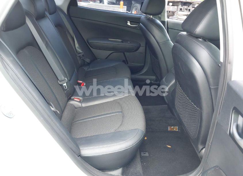 Photo 8 of 2019 Kia Optima S (VIN 5XXGT4L36KG310304)