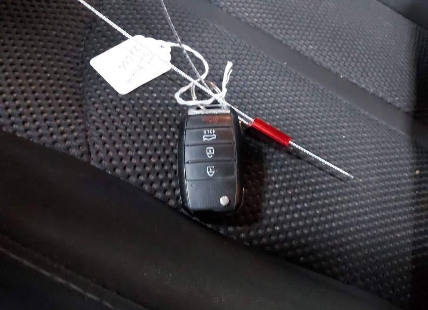 Photo 11 of 2019 Kia Optima LX (VIN 5XXGT4L36KG323845)