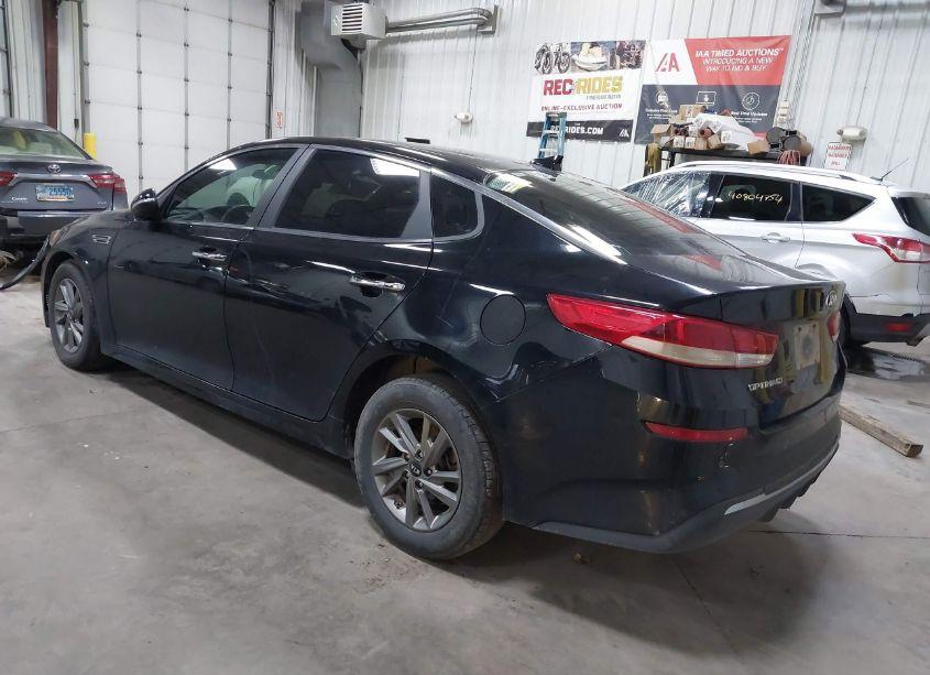 Photo 3 of 2019 Kia Optima LX (VIN 5XXGT4L36KG323845)