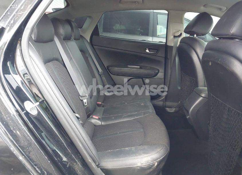 Photo 8 of 2019 Kia Optima S (VIN 5XXGT4L36KG330178)