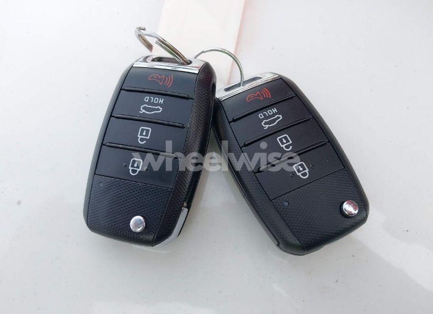 Photo 11 of 2019 Kia Optima LX (VIN 5XXGT4L36KG337213)