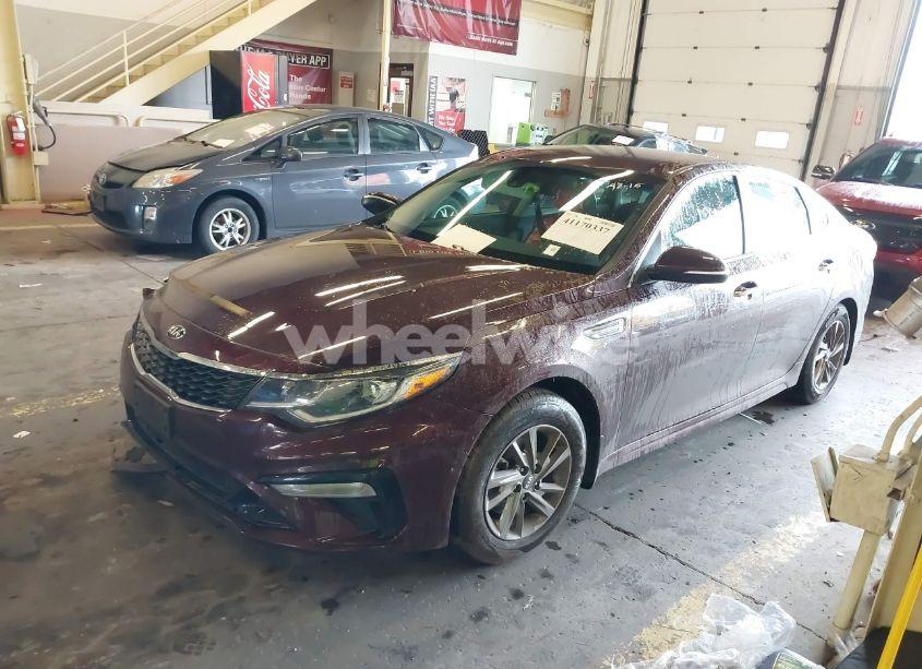 Photo 2 of 2019 Kia Optima LX (VIN 5XXGT4L36KG337213)