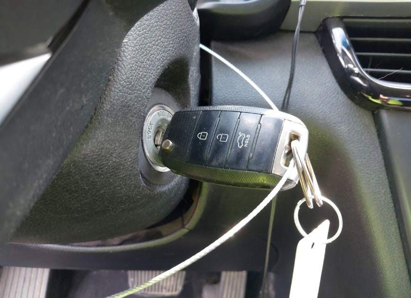 Photo 11 of 2019 Kia Optima LX (VIN 5XXGT4L36KG345618)