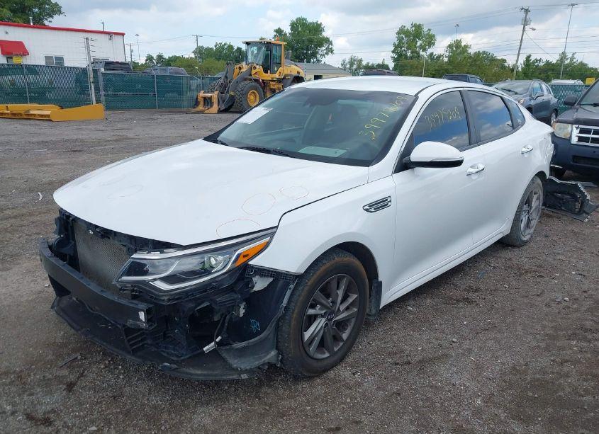 Photo 2 of 2019 Kia Optima LX (VIN 5XXGT4L36KG345618)