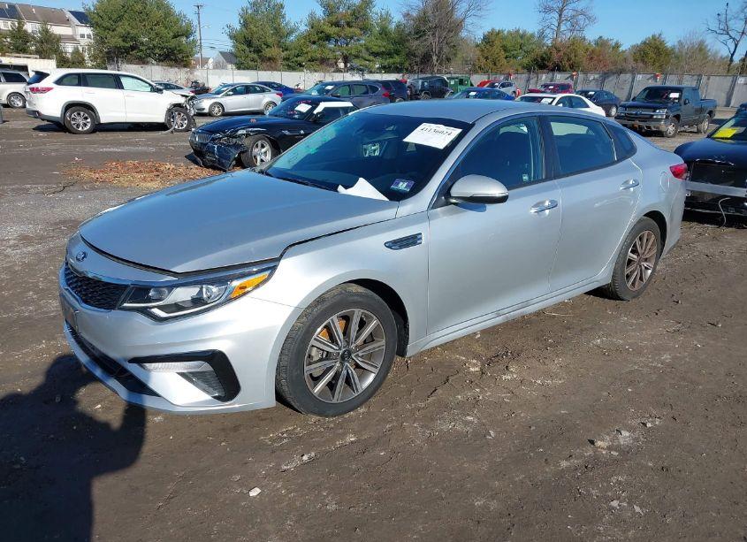 Photo 2 of 2019 Kia Optima LX (VIN 5XXGT4L36KG375766)