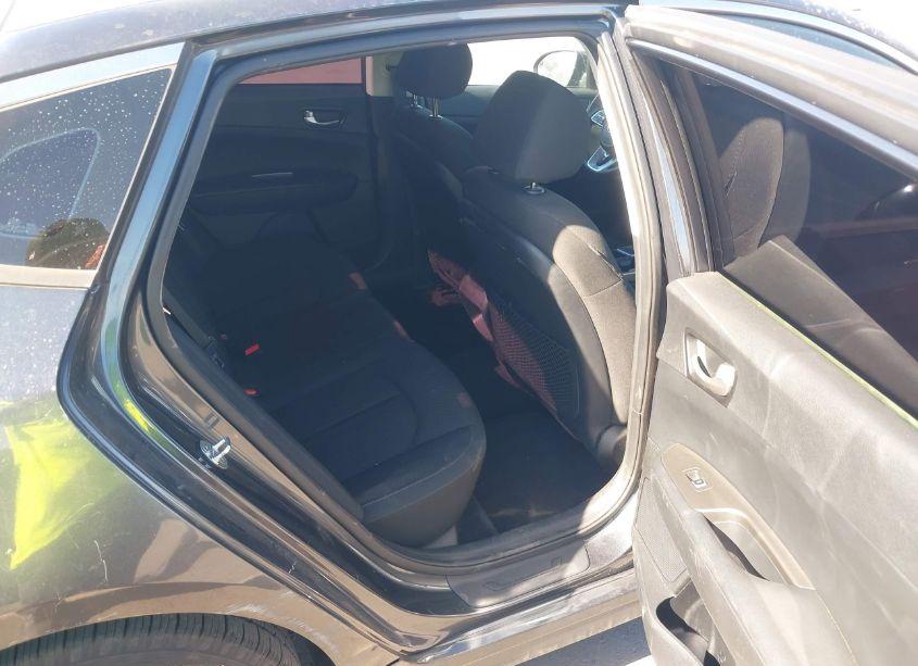 Photo 8 of 2019 Kia Optima LX (VIN 5XXGT4L36KG376612)