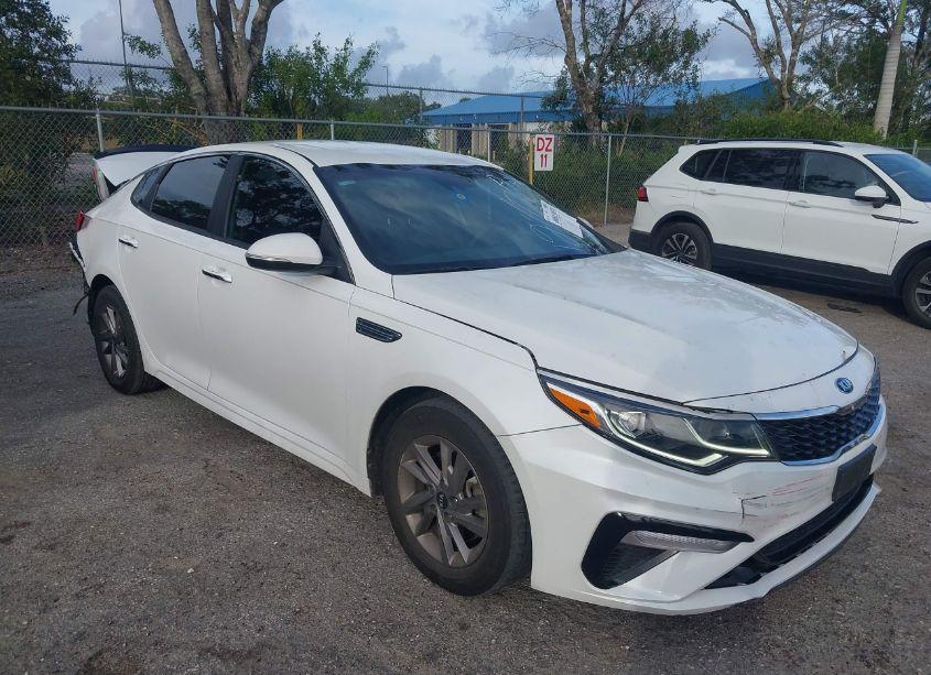 2020 Kia Optima LX (VIN 5XXGT4L36LG415636) main photo