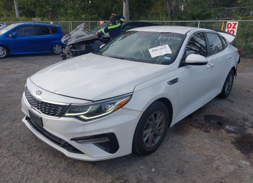 Photo 2 of 2020 Kia Optima LX (VIN 5XXGT4L36LG415636)