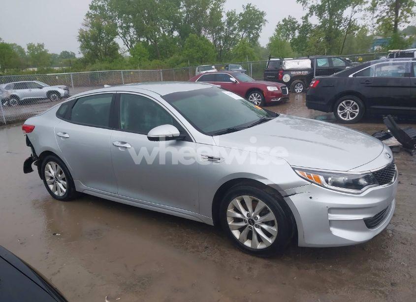 Photo 13 of 2016 Kia Optima LX (VIN 5XXGT4L37GG010780)