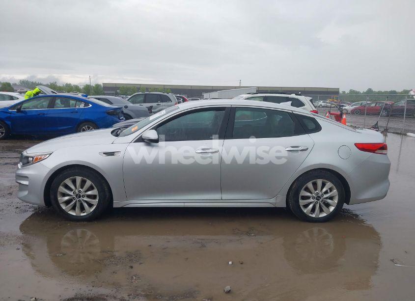 Photo 14 of 2016 Kia Optima LX (VIN 5XXGT4L37GG010780)