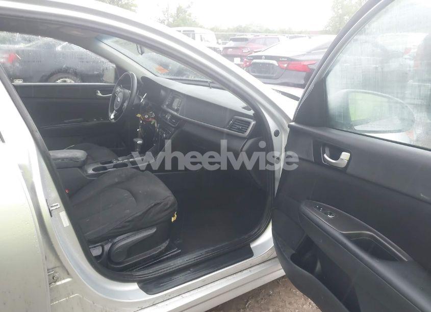 Photo 5 of 2016 Kia Optima LX (VIN 5XXGT4L37GG010780)