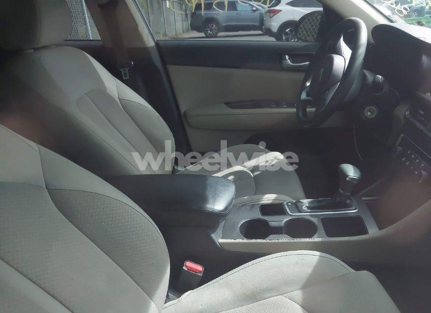 Photo 5 of 2016 Kia Optima LX (VIN 5XXGT4L37GG018944)