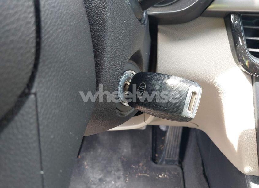 Photo 11 of 2016 Kia Optima LX (VIN 5XXGT4L37GG034500)