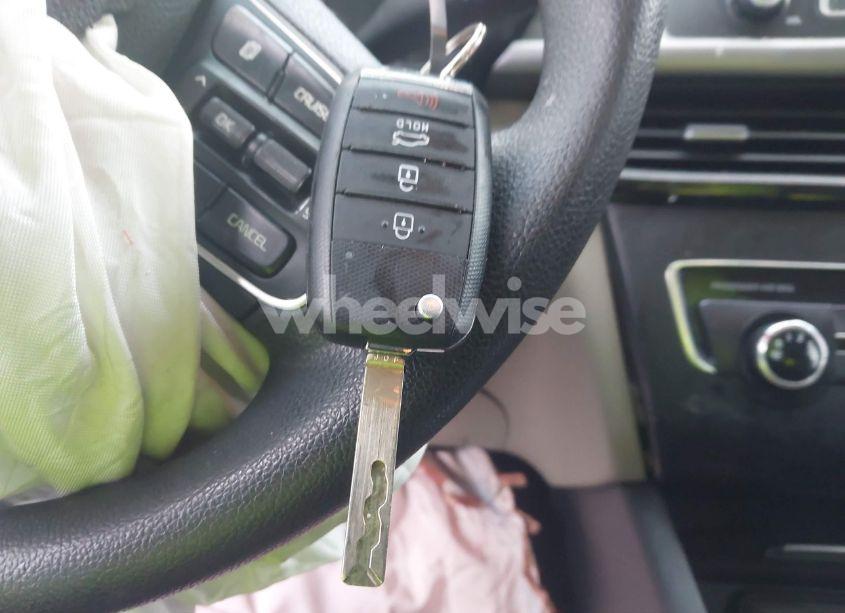 Photo 11 of 2016 Kia Optima LX (VIN 5XXGT4L37GG073796)