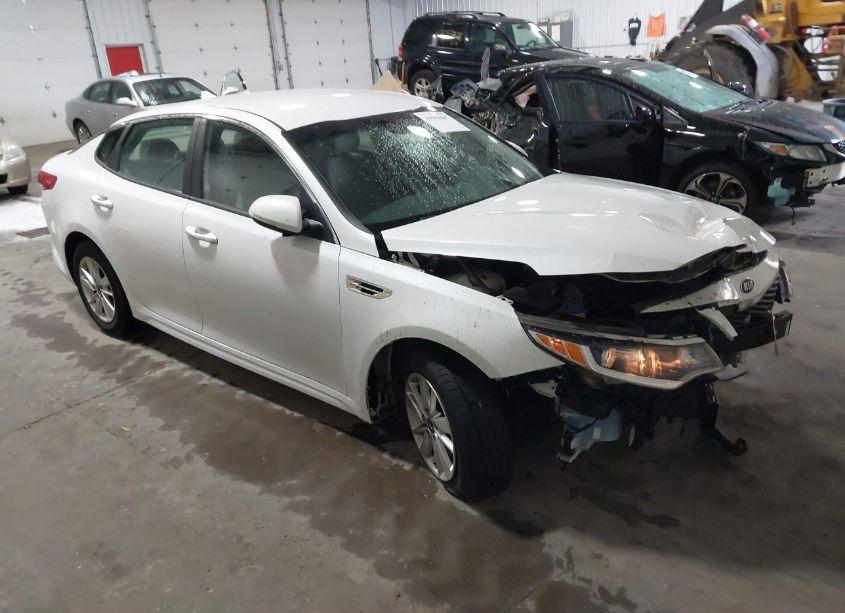 2016 Kia Optima LX (VIN 5XXGT4L37GG081400) main photo