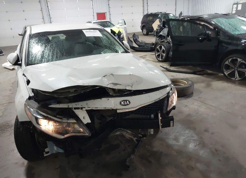 Photo 12 of 2016 Kia Optima LX (VIN 5XXGT4L37GG081400)