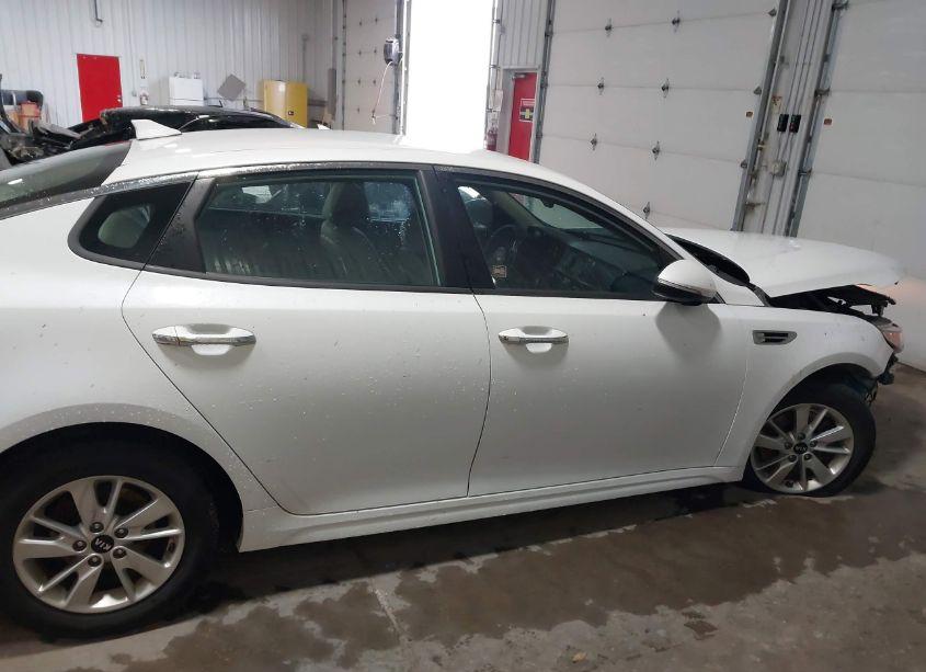 Photo 13 of 2016 Kia Optima LX (VIN 5XXGT4L37GG081400)