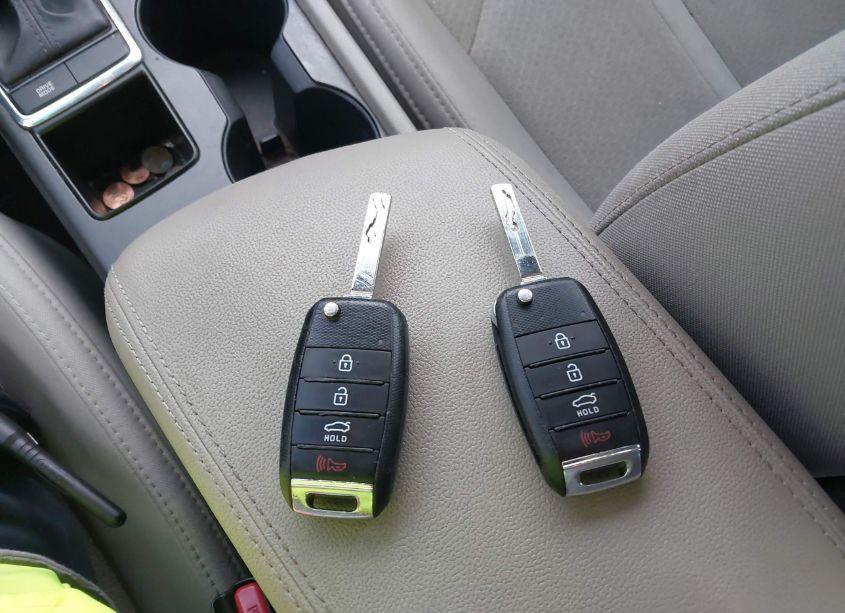 Photo 11 of 2016 Kia Optima LX (VIN 5XXGT4L37GG083261)