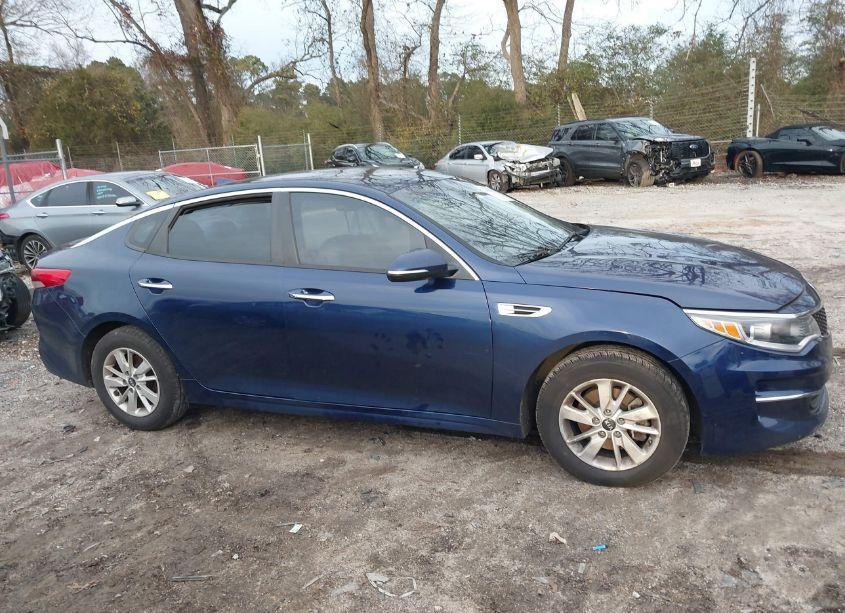 Photo 13 of 2016 Kia Optima LX (VIN 5XXGT4L37GG083261)