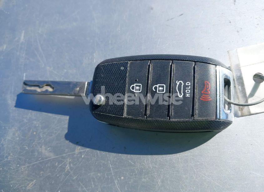 Photo 11 of 2016 Kia Optima LX (VIN 5XXGT4L37GG115822)