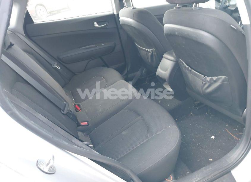 Photo 8 of 2016 Kia Optima LX (VIN 5XXGT4L37GG116081)