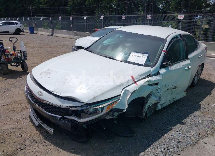 Photo 2 of 2017 Kia Optima LX (VIN 5XXGT4L37HG121945)