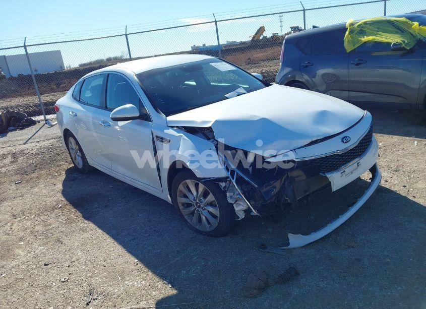 2017 Kia Optima LX (VIN 5XXGT4L37HG146229) main photo
