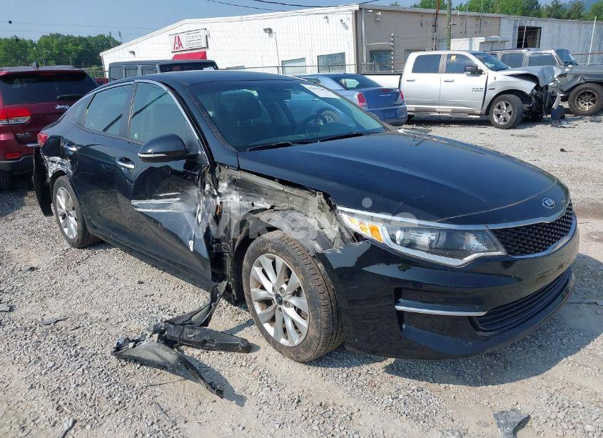 2017 Kia Optima LX (VIN 5XXGT4L37HG165718) main photo