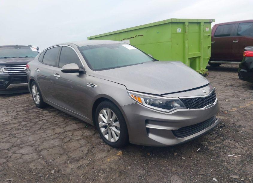 2017 Kia Optima LX (VIN 5XXGT4L37HG171017) main photo